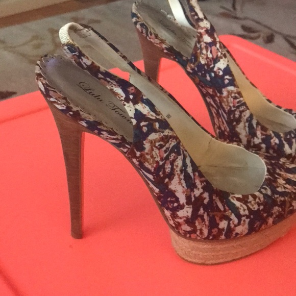 Heels - Picture 3 of 4